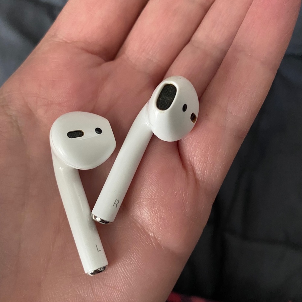 Apple AirPods with Charge Case